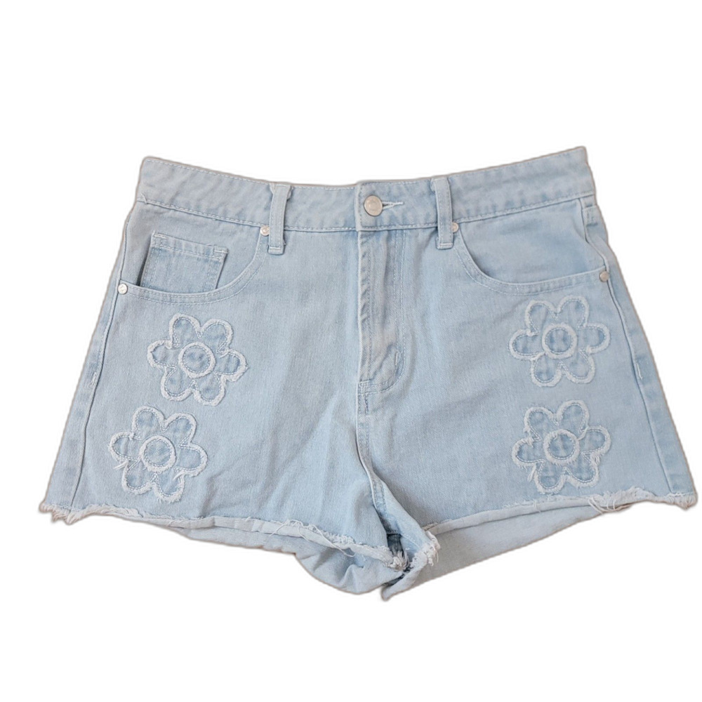 Cali 1850 Light Wash Cut Off Shorts with Embroider Flowers Size 9 - Picture 1 of 6